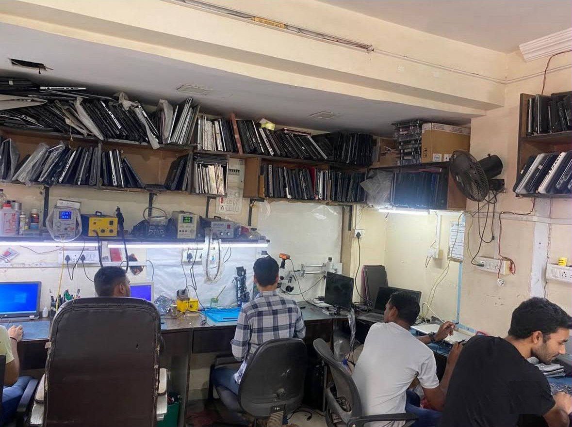 Students working in repair lab